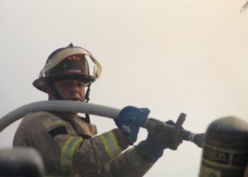 Esta mañana se atendió reporte de incendio de casa habitación en colonia Matamoros, se activaron las Unidades M-62 y M-63 con apoyo de Protección Civil y Seguridad Pública.