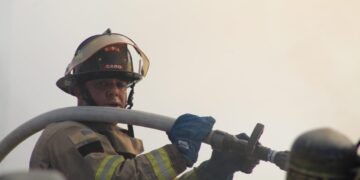 Esta mañana se atendió reporte de incendio de casa habitación en colonia Matamoros, se activaron las Unidades M-62 y M-63 con apoyo de Protección Civil y Seguridad Pública.