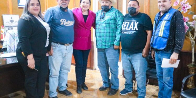 SE REÚNE ALCALDESA CON LÍDER DE LA COMUNIDAD YOREME YAQUI