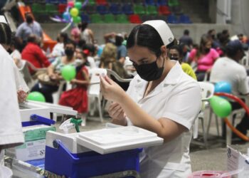 Participa IMSS BCS en Jornada de vacunación contra COVID-19, a grupo de edad de 5 a 11 años