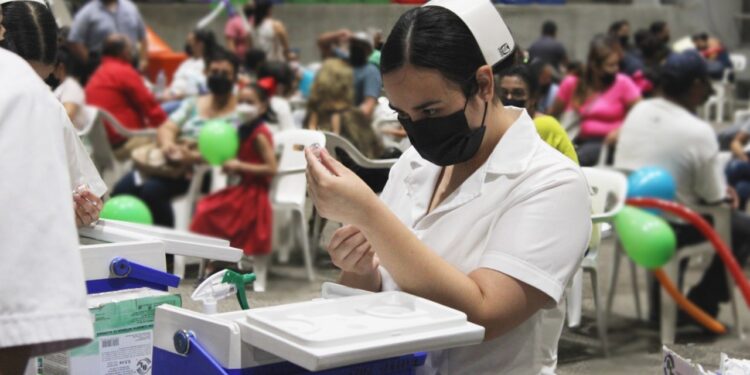Participa IMSS BCS en Jornada de vacunación contra COVID-19, a grupo de edad de 5 a 11 años