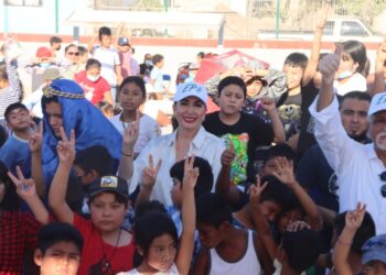 Recorre diputada Eda Palacios su Distrito y Ofrece Festejo en Colonia Leonardo Gastelum 5E