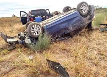 Se registra un accidente tipo volcadura en tramo carretero entre Santa Rosalía y H. Mulegé; ya se encuentran paramédicos de de Santa Rosalía asi como la Guardía Nacional dando los primeros auxilios, no hay nada que lamentar, Solo daños materiales.