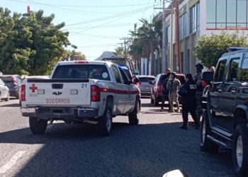 ENTÉRATE | Atropellan a menor de 6 años en La Paz; no pasó de un raspón en las rodillas, refieren.