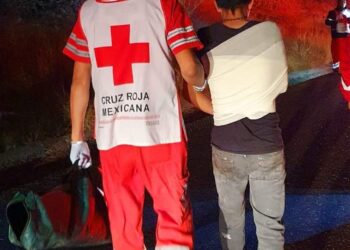 Accidente tipo salida de camino y volcadura en la carretera a los Planes a la altura del km 3 pasando la recicladora;