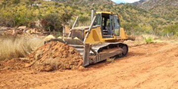 El XIV Ayuntamiento de Los Cabos persiste en la limpieza de caminos rurales