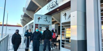 Personal que conforma la Policía Auxiliar se encuentran preparadas y preparados para brindar seguridad en el partido de fútbol soccer