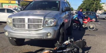 Accidente de tránsito tipo choque entre un vehículo y una motocicleta en las calles San Martin y Santa Bárbara