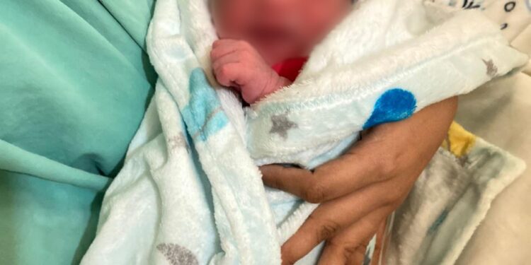 Recibe IMSS BCS primer bebé del 2023 en el estado