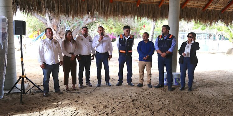 Alcalde Oscar Leggs Castro cumple un compromiso con habitantes de Santiago; entrega la rehabilitación de la palapa del Centro Ecológico