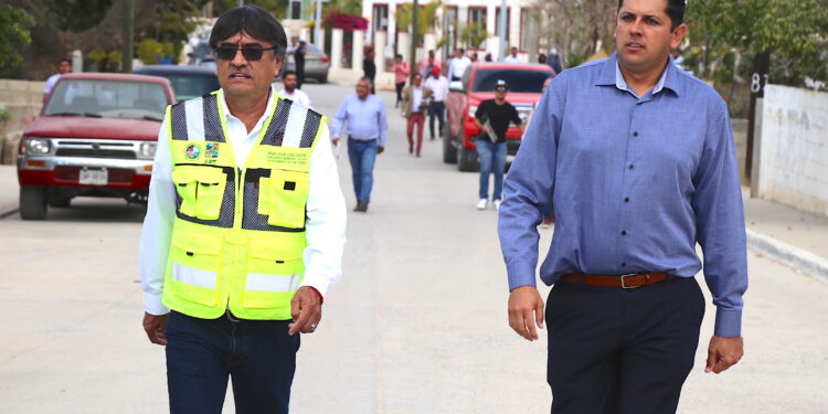 Continúa alcalde Oscar Leggs Castro llevando obras a las delegaciones municipales; compromete la pavimentación de la calle 5 de Febrero en La Ribera