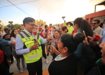 “La pavimentación es una muestra del trabajo en conjunto para aprovechar los impuestos que paga la población”: alcalde Oscar Leggs Castro