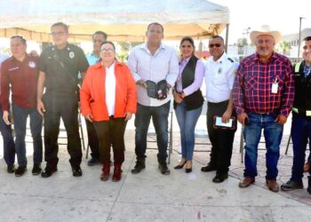 Para prevenir fatales accidentes Gobierno de Los Cabos entrega detector de gases a Bomberos de CSL