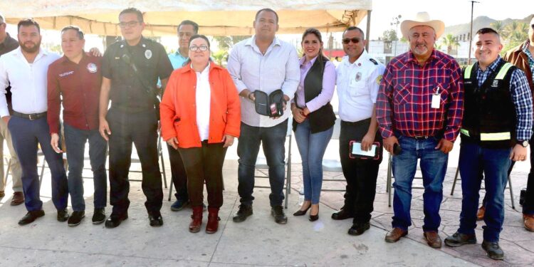 Para prevenir fatales accidentes Gobierno de Los Cabos entrega detector de gases a Bomberos de CSL