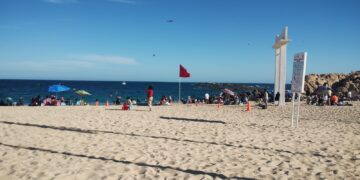 Por una cultura de prevención, exhorta Zofemat Los Cabos a estar alerta con los semáforos de banderas en las playas