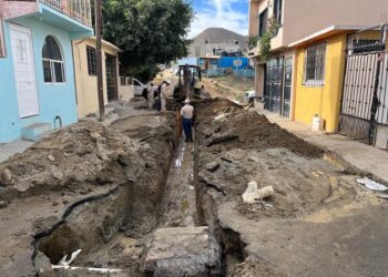 Atiende Oomsapas Los Cabos problemas de drenaje sanitario en la colonia Acuario de Cabo San Lucas
