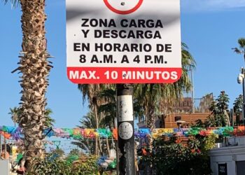 Instalan señalética de carga y descarga en la cabecera municipal de Los Cabos
