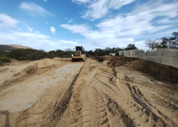 Continúa Servicios Públicos rehabilitando caminos en la zona rural de Los Cabos