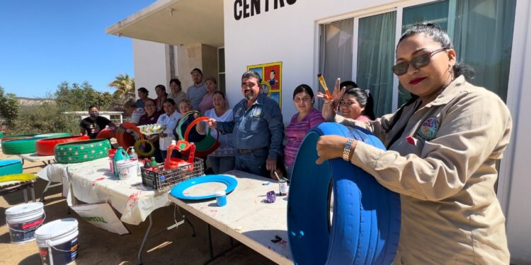 Imparte Servicios Públicos eco taller en las comunidades de la zona rural; realizaron camas para mascotas
