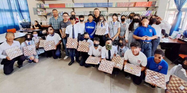 Coordinación de Educación realiza múltiples gestiones y entrega de apoyos en beneficio de estudiantes de CSL