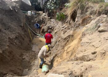 Trabaja el equipo del OOMSAPAS Los Cabos en la reparación del acueducto #2, para garantizar el suministro de agua en sectores de CSL