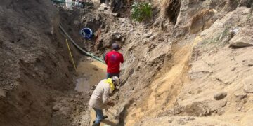 Trabaja el equipo del OOMSAPAS Los Cabos en la reparación del acueducto #2, para garantizar el suministro de agua en sectores de CSL
