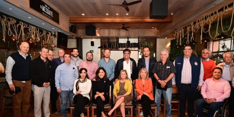 Informa alcalde Oscar Leggs Castro avances de movilidad a integrantes del grupo Madrugadores