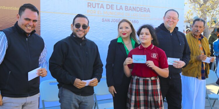 Premia Gobierno de Los Cabos a la niñez y juventud ganadora de los concursos alusivos al Día de la Bandera Nacional