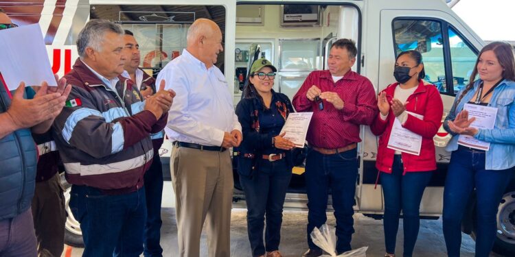 CUMPLE GOBERNADOR VCC COMPROMISO: ENTREGA AMBULANCIA A COMUNIDAD DE LAS BARRANCAS