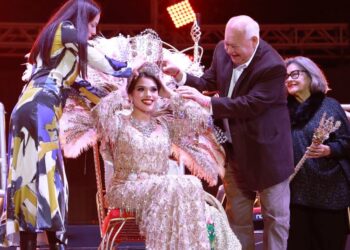 Coronan a Jaidy Barrios como Reina del Carnaval La Paz 2023