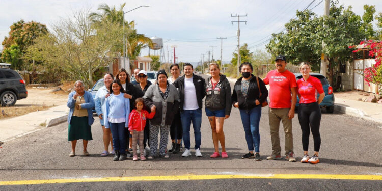 Atiende Diputado Eduardo Van Wormer gestión de vecinos de Calafia