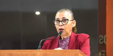 Propone la Diputada María Guadalupe Moreno Higuera facultar a uno y no necesariamente&nbsp; tres diputados para reformar la Constitución del Estado