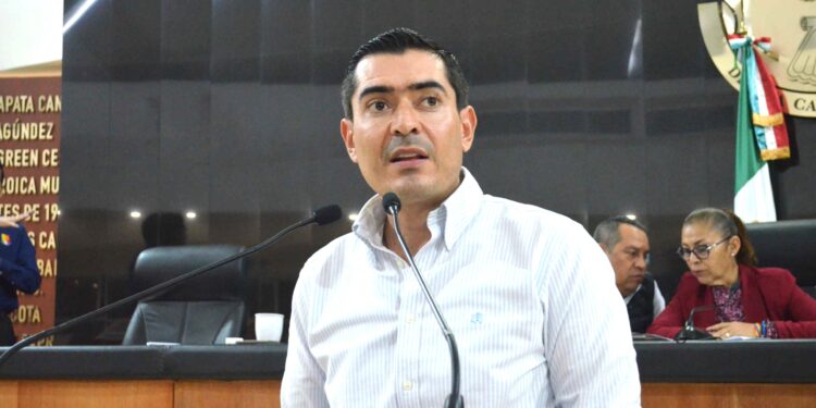 Si no te llega el agua, que te la descuenten de tu recibo: diputado Rigo Mares