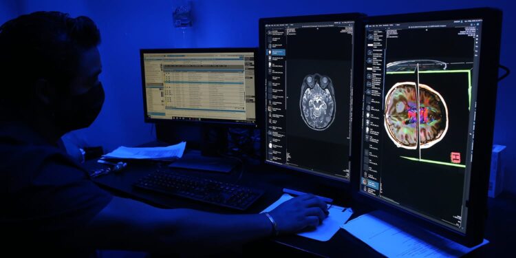 Brinda Issste terapias avanzadas de ingeniería genética a pacientes con enfermedades raras