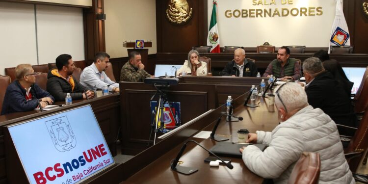 SE REÚNE GOBERNADOR VCC CON DIRIGENCIA DEL SNTE