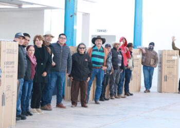 ENTREGA GOBIERNO DEL ESTADO A TRAVÉS DE SEDIF, APOYOS EN EL POBLADO DE SAN BRUNO