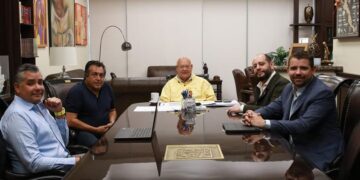 SE REÚNE GOBERNADOR VÍCTOR CASTRO COSÍO CON DIRECTIVOS DE BAJA FERRIES