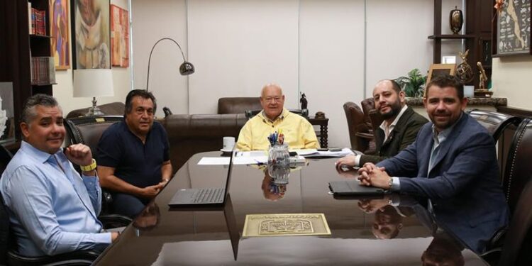 SE REÚNE GOBERNADOR VÍCTOR CASTRO COSÍO CON DIRECTIVOS DE BAJA FERRIES