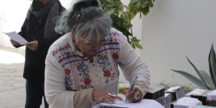 ENTREGA CENTRO CULTURAL LA PAZ MATERIA AUDIOVISUAL A COORDINACIÓN DE BIBLIOTECAS EN BCS