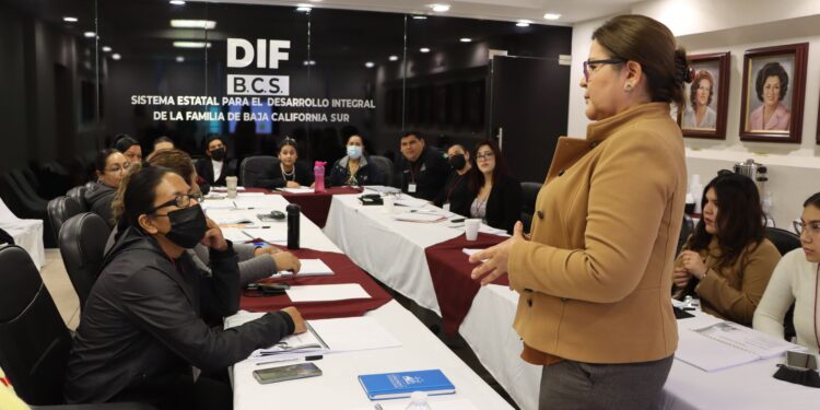 CAPACITA SEDIF PARA DAR SERVICIOS EFICIENTES Y CERCANOS