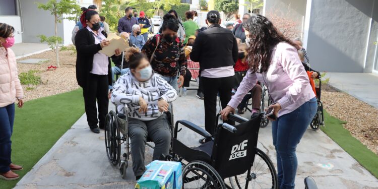 ENTREGA SEDIF APOYOS A FAVOR DE LA INCLUSIÓN