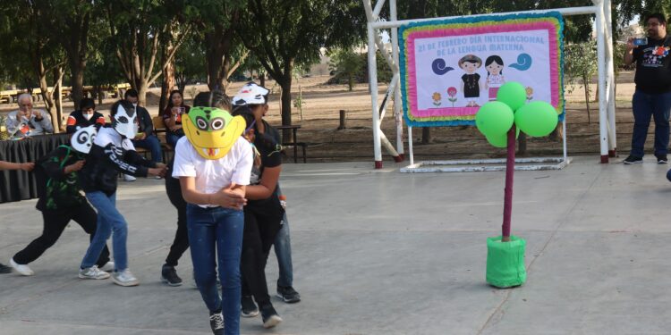 CELEBRAN ALUMNOS MIGRANTES DÍA INTERNACIONAL DE LA LENGUA MATERNA
