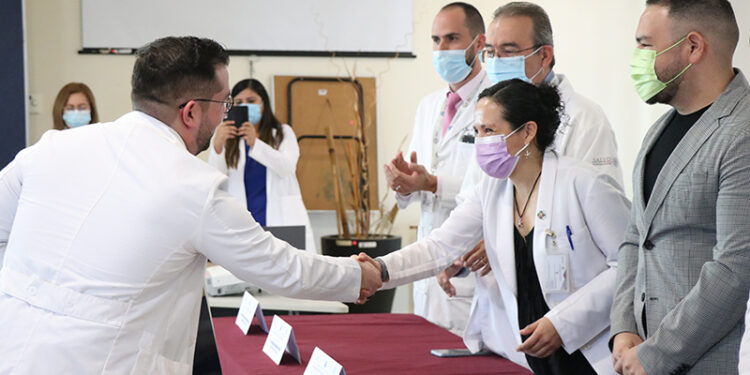 EGRESA HOSPITAL SALVATIERRA NUEVA GENERACIÓN DE MÉDICOS ESPECIALISTAS