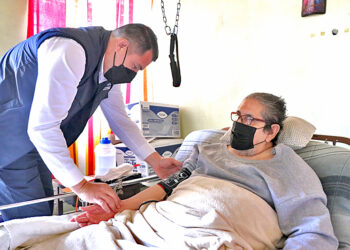 SALUD ESTATAL BRINDA SEGUIMIENTO A PACIENTES DE LA TERCERA EDAD QUE ESTÁN POSTRADOS