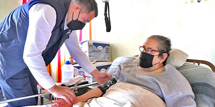 SALUD ESTATAL BRINDA SEGUIMIENTO A PACIENTES DE LA TERCERA EDAD QUE ESTÁN POSTRADOS