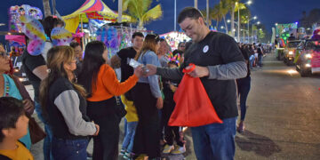 FOMENTÓ SALUD ESTATAL PREVENCIÓN DEL VIH DURANTE DESFILE DEL CARNAVAL LA PAZ
