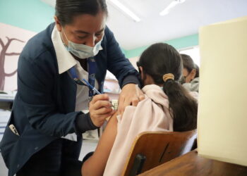 CONTINÚA SALUD ESTATAL CON LA APLICACIÓN DE VACUNA CONTRA EL VIRUS DEL PAPILOMA HUMANO