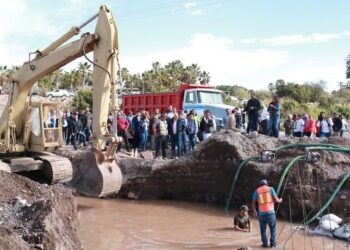 GOBERNADOR VCC DA BANDERAZO DE INICIO EN OBRA DE PAVIMENTACIÓN EN LORETO