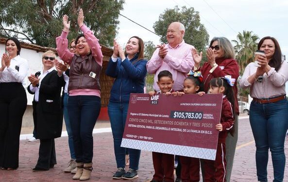 Gobernador VCC entrega apoyos en Loreto