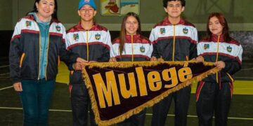 ABANDERA EDITH AGUILAR  A CONTINGENTE DEPORTIVO RUMBO A LAS OLIMPIADAS 2023